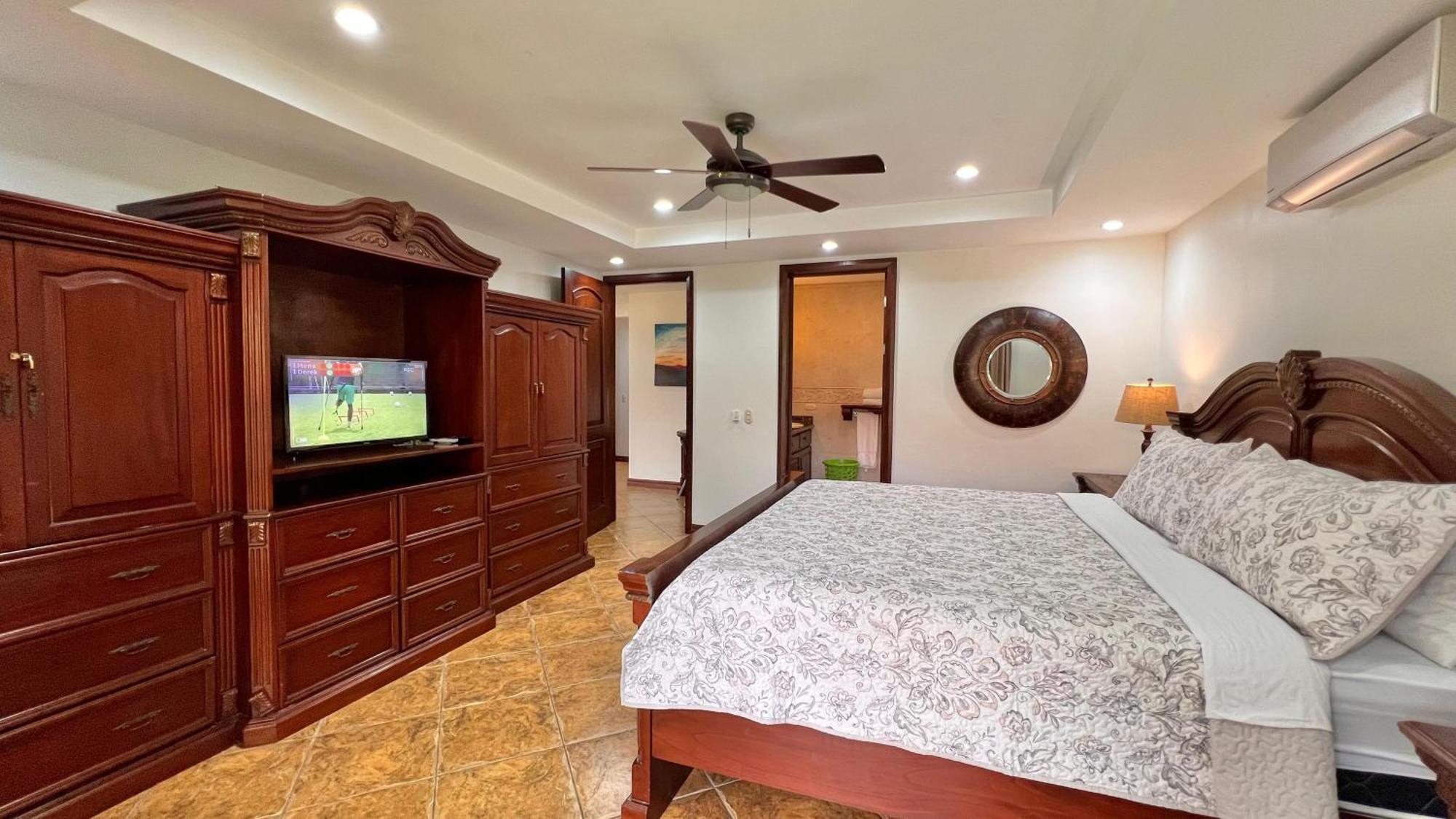 Monte Carlo Luxury Condominiums Jaco Bagian luar foto
